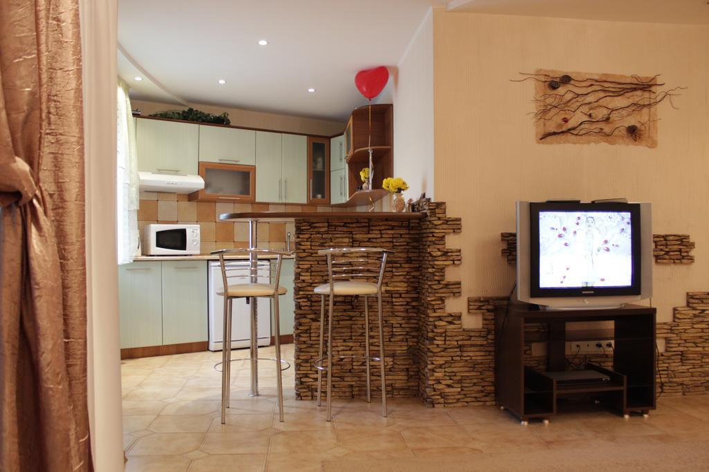 At Matusevycha Street 2-15 Apartment *